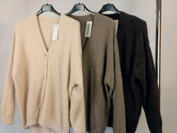 Sweter rozpinany Angora - długi rękaw, ozdobne guziki