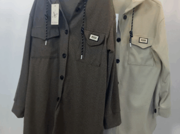 Bluza z kapturem i guzikami (petitka z literą M)